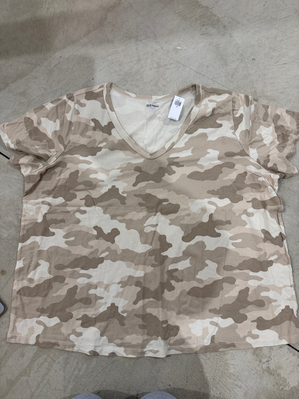Old Navy Beige Camo V-Neck Short Sleeve Tee